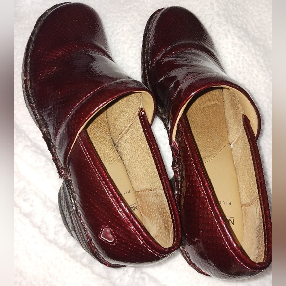 Nurse Mates pillowtop shoes. Burgundy, 9 1/2 M. - Picture 3 of 5
